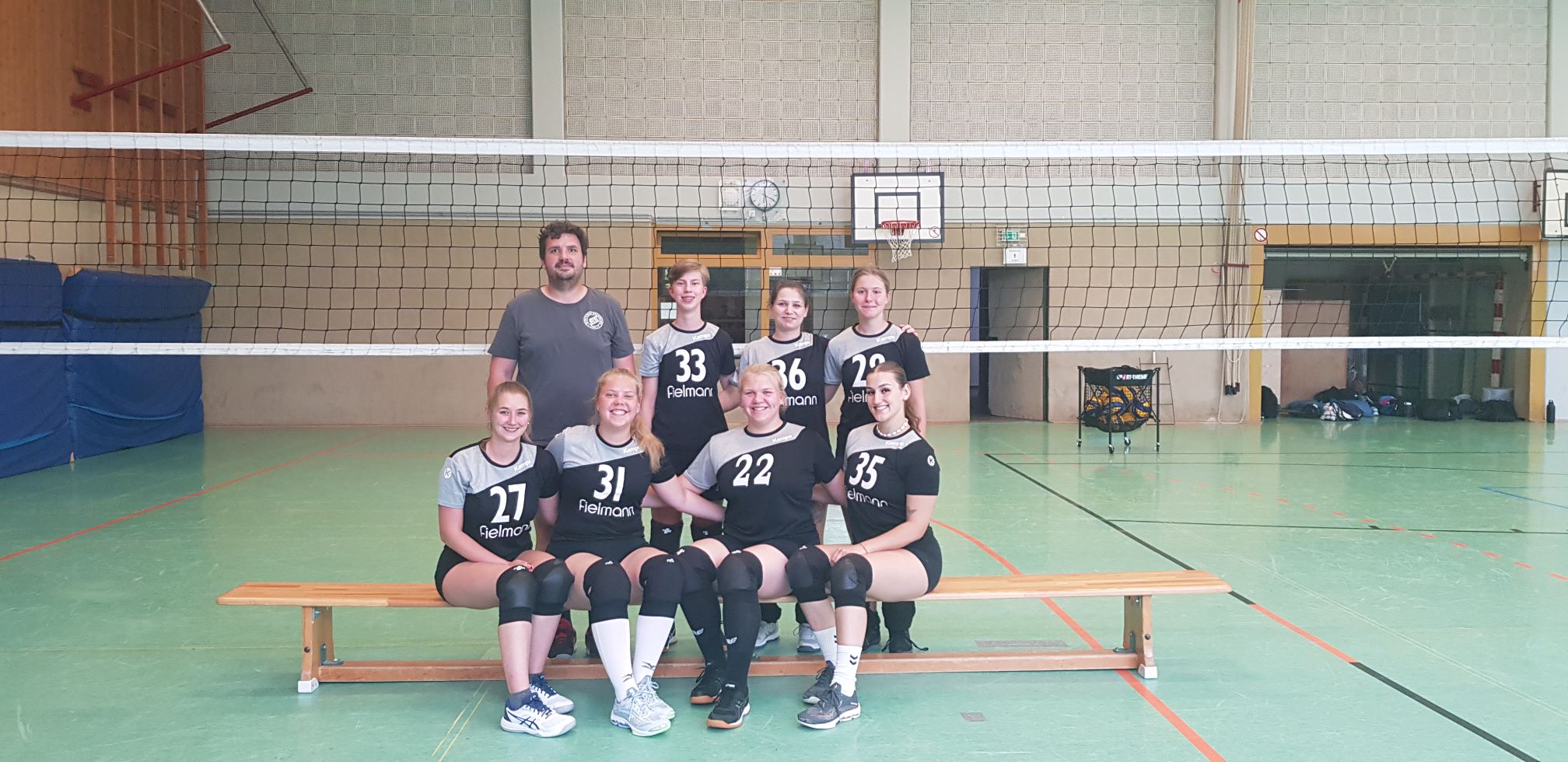 #sp-smart-caption-0 Volleyball 3. Damen